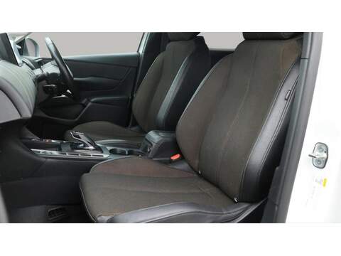 DS AUTOMOBILES DS 3 CROSSBACK E-TENSE 50kWh Bastille Crossback 5dr Electric Auto (136 ps) - U11229