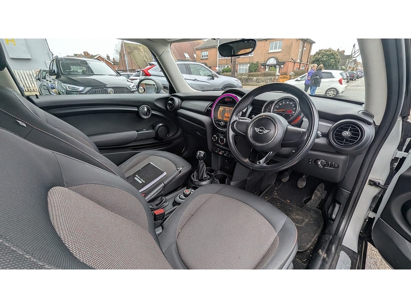 MINI Hatch Cooper Hatchback 1.5 Manual Petrol - U11308