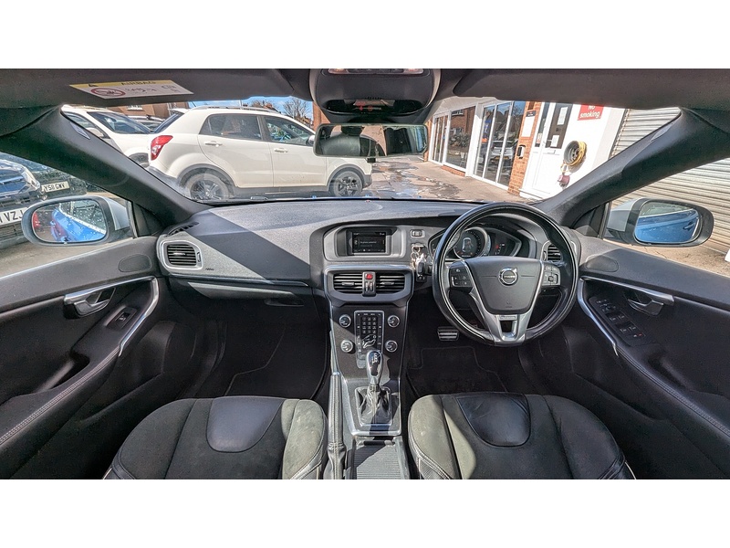 Volvo V40 1.5 T2 R-Design Hatchback 5dr Petrol Auto Euro 6 (s/s) (122 ps) - U11354