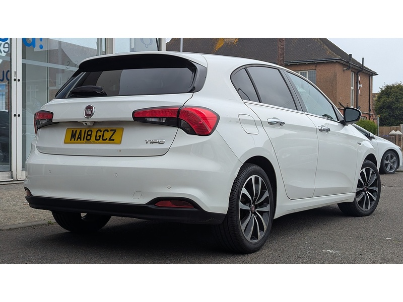 Fiat Tipo 1.6 E-Torq Lounge Hatchback 5dr Petrol Auto Euro 6 (110 ps) - U11413