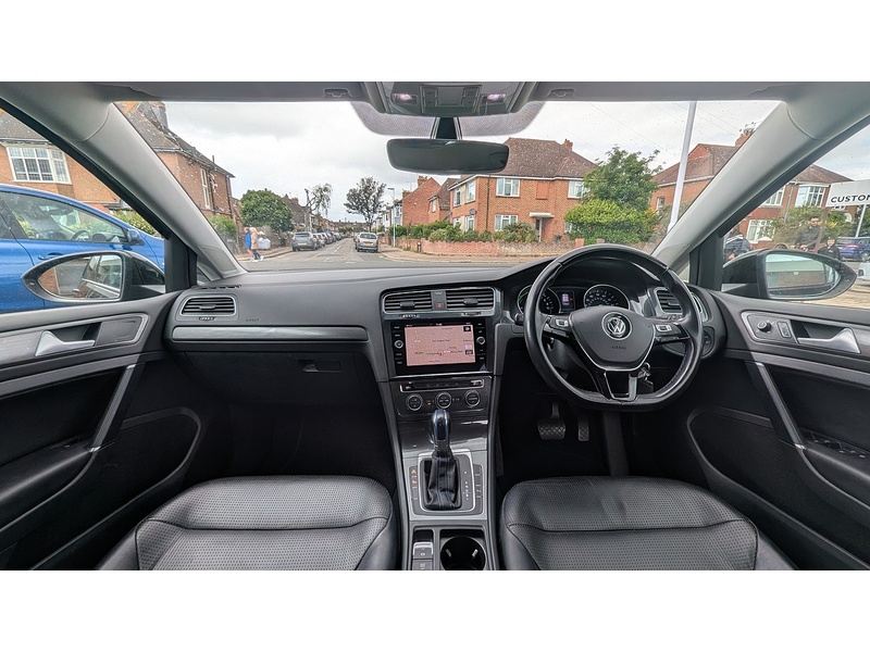 Volkswagen e-Golf 35.8kWh e-Golf Hatchback 5dr Electric Auto (136 ps) - U11435