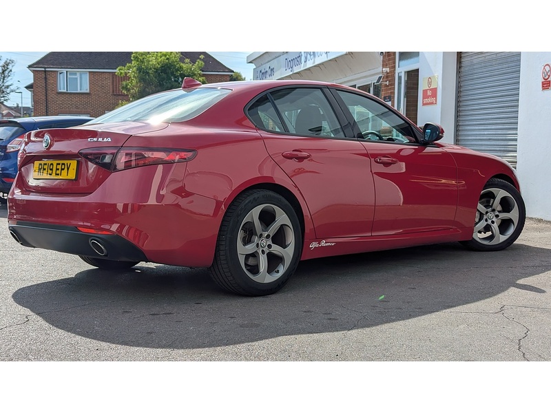 Alfa Romeo Giulia 2.2 TD Super Saloon 4dr Diesel Auto Euro 6 (s/s) (180 ps) - U11480