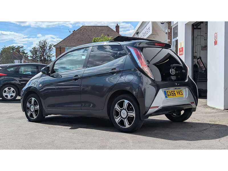Toyota AYGO 1.0 VVT-i x-clusiv 2 x-wave 5dr Petrol Manual Euro 6 (68 ps) - U11502