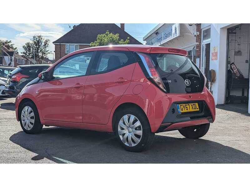 Toyota AYGO 1.0 VVT-i x-play Hatchback 5dr Petrol Manual Euro 6 (68 ps) - U11526