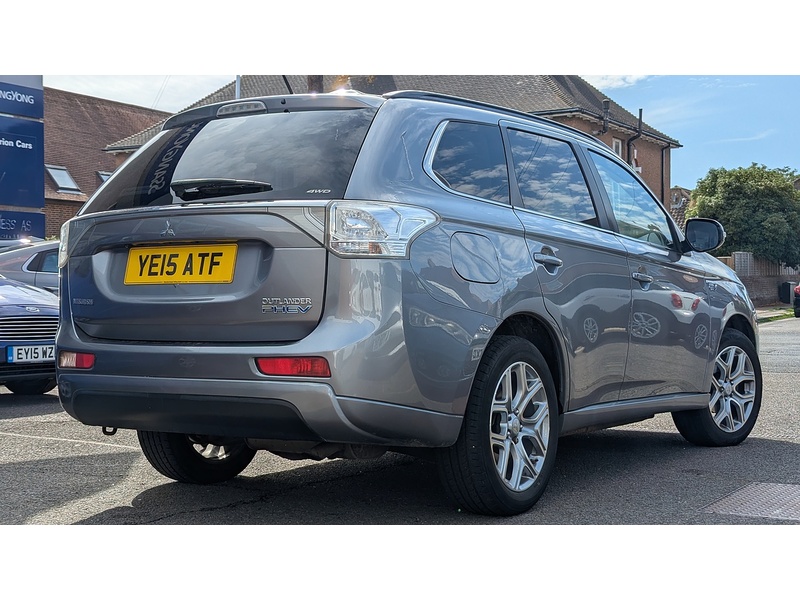 Mitsubishi Outlander 2.0h 12kWh GX4h SUV 5dr Petrol Plug-in Hybrid CVT 4WD Euro 5 (s/s) (200 ps) - U11553