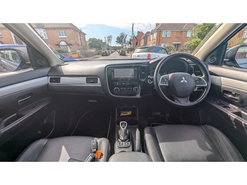Mitsubishi Outlander 2.0h 12kWh GX4h SUV 5dr Petrol Plug-in Hybrid CVT 4WD Euro 5 (s/s) (200 ps) - U11553