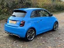 Abarth 500e Scorpionissima 