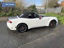 Abarth 124 Spider Corsa – Turin White