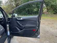 Ford Fiesta T EcoBoost MHEV Titanium 