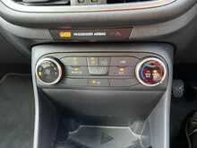 Ford Fiesta T EcoBoost MHEV Titanium 