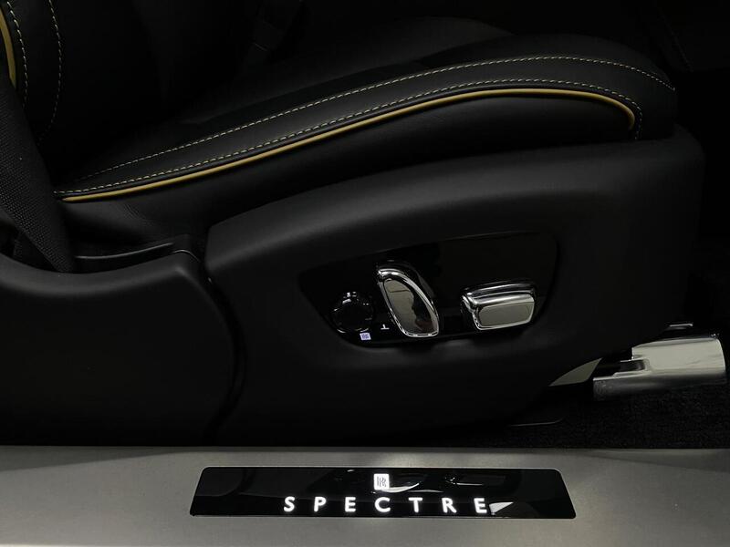 Rolls-Royce Spectre  - U400058544