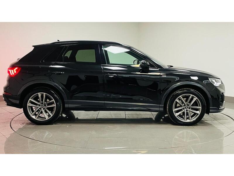 Audi Q3 TFSI Black Edition - U400058911