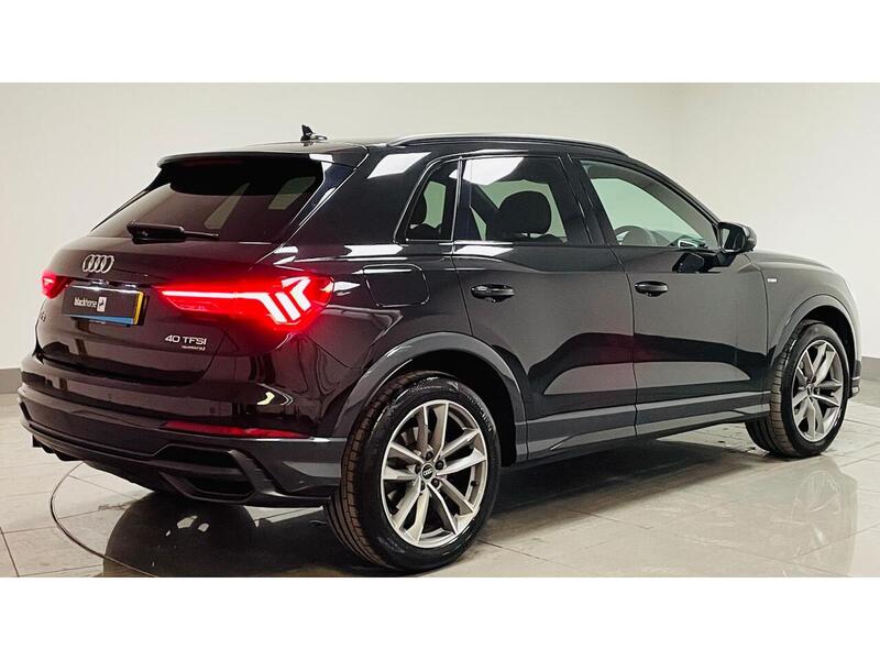 Audi Q3 TFSI Black Edition - U400058911