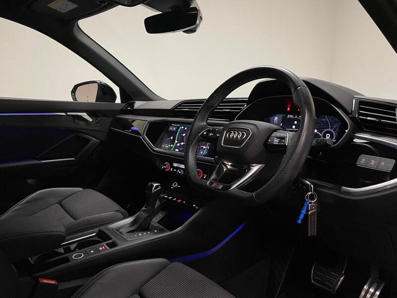 Audi Q3 TFSI Black Edition - U400058911