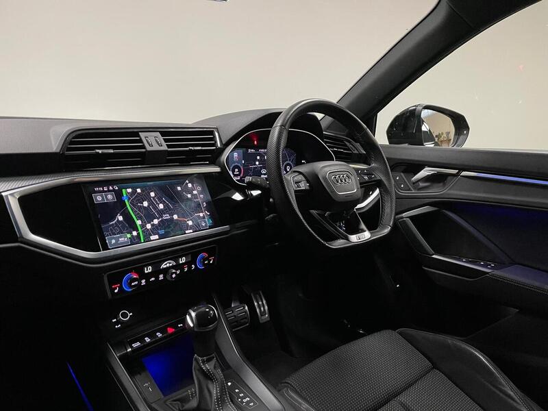 Audi Q3 TFSI Black Edition - U400058911