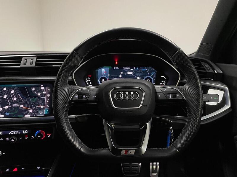 Audi Q3 TFSI Black Edition - U400058911