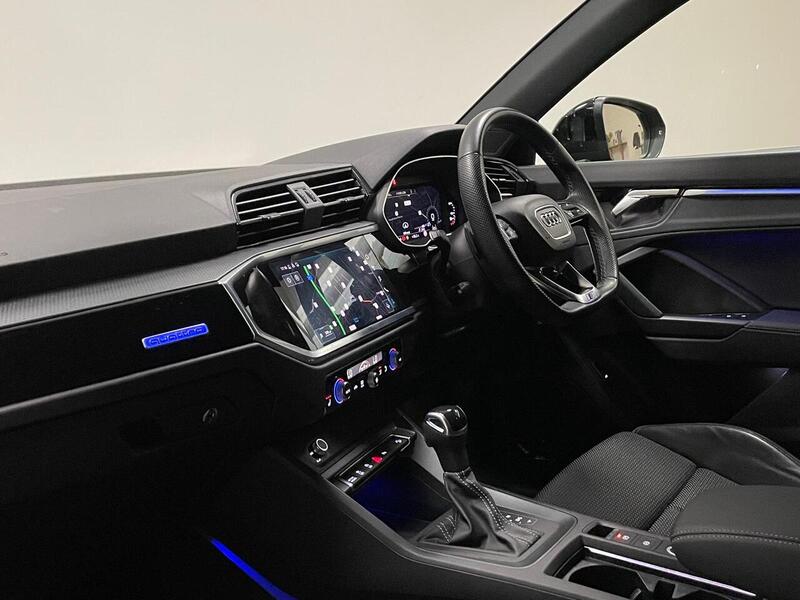 Audi Q3 TFSI Black Edition - U400058911