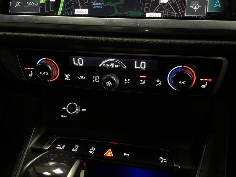 Audi Q3 TFSI Black Edition - U400058911