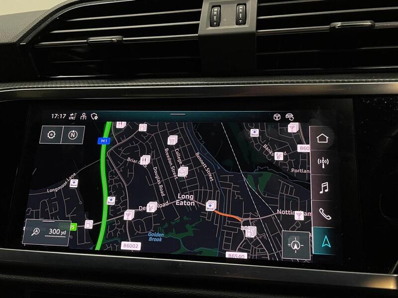 Audi Q3 TFSI Black Edition - U400058911