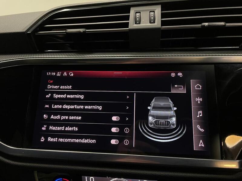 Audi Q3 TFSI Black Edition - U400058911