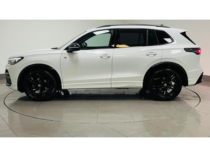 Volkswagen Tiguan eTSI MHEV R-Line Launch Edition - U400059053