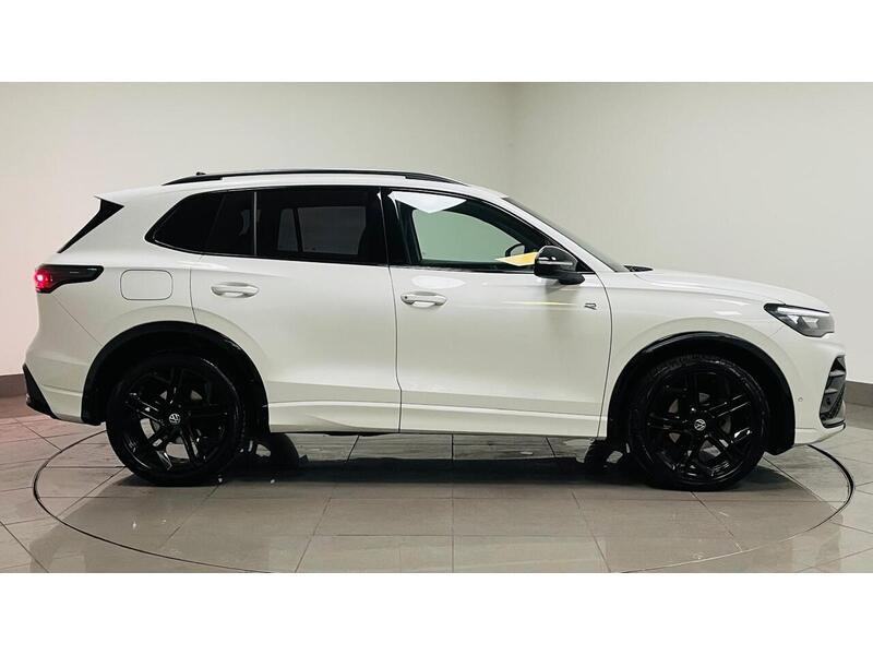 Volkswagen Tiguan eTSI MHEV R-Line Launch Edition - U400059053