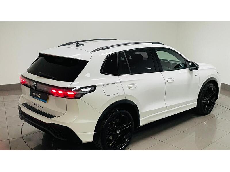 Volkswagen Tiguan eTSI MHEV R-Line Launch Edition - U400059053