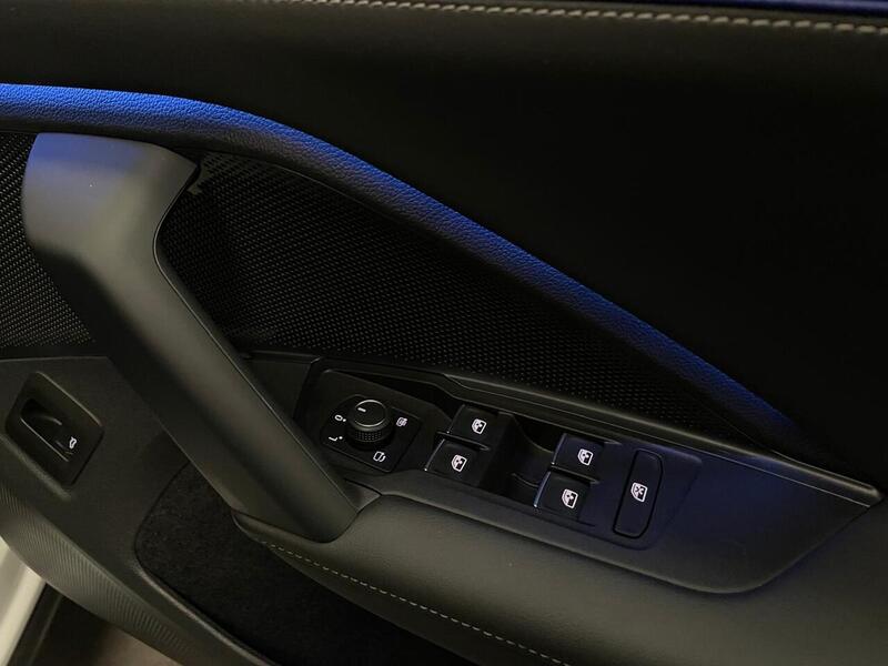 Volkswagen Tiguan eTSI MHEV R-Line Launch Edition - U400059053