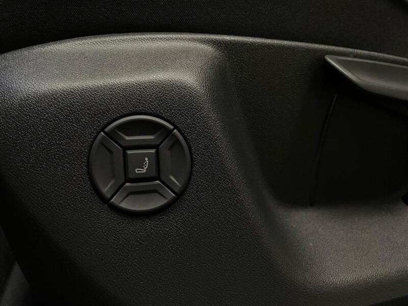 Volkswagen Tiguan eTSI MHEV R-Line Launch Edition - U400059053