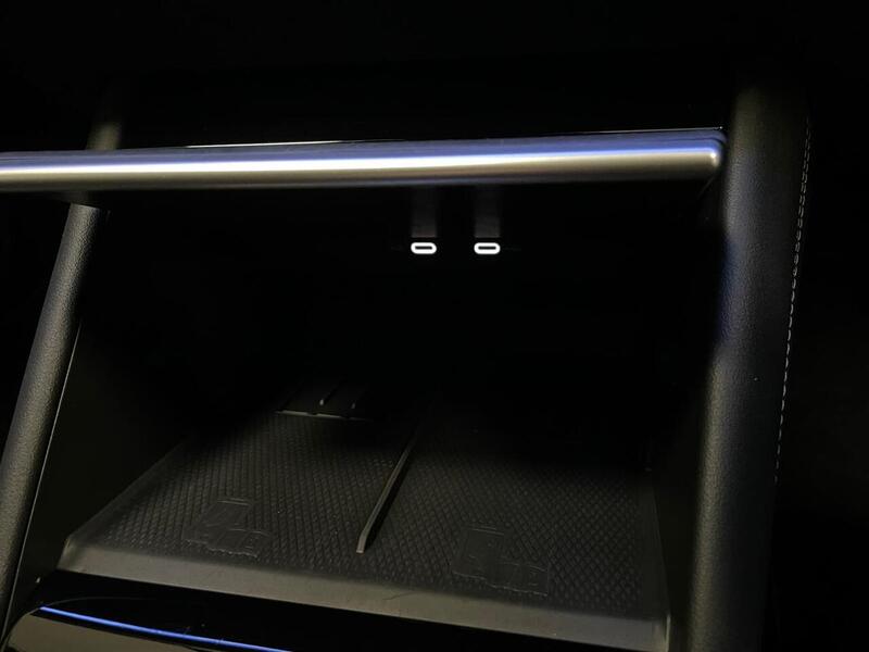 Volkswagen Tiguan eTSI MHEV R-Line Launch Edition - U400059053