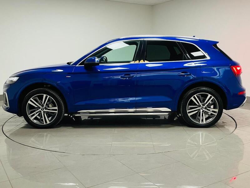 Audi Q5 TFSIe S line - U400059069