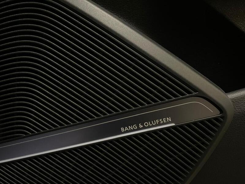 Audi Q5 TFSIe S line - U400059069