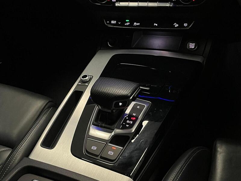 Audi Q5 TFSIe S line - U400059069