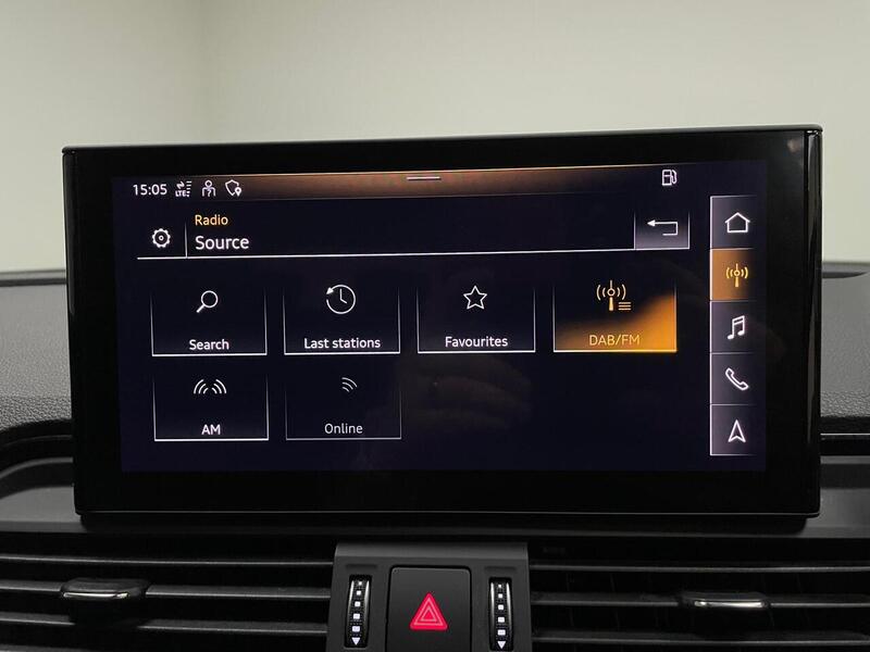 Audi Q5 TFSIe S line - U400059069