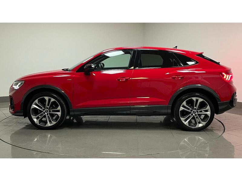 Audi Q3 TFSI CoD Black Edition - U400059120