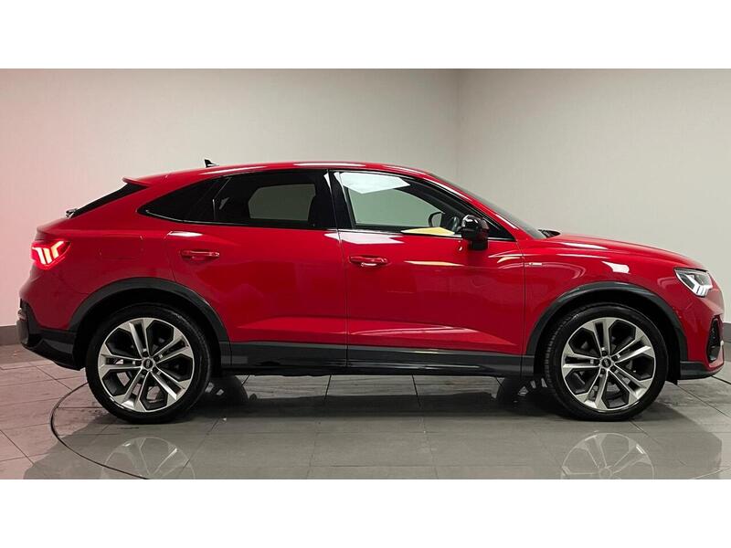 Audi Q3 TFSI CoD Black Edition - U400059120