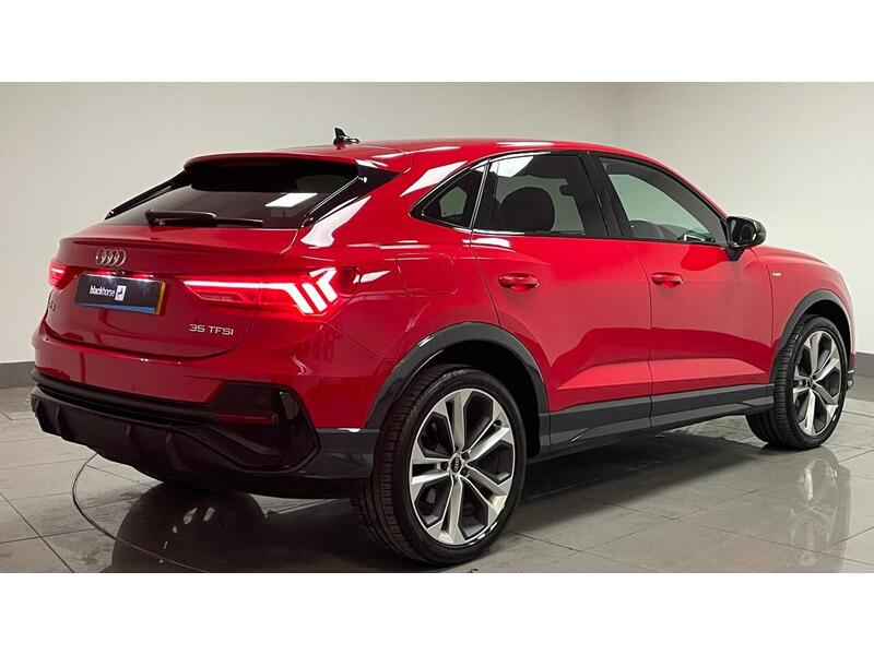 Audi Q3 TFSI CoD Black Edition - U400059120