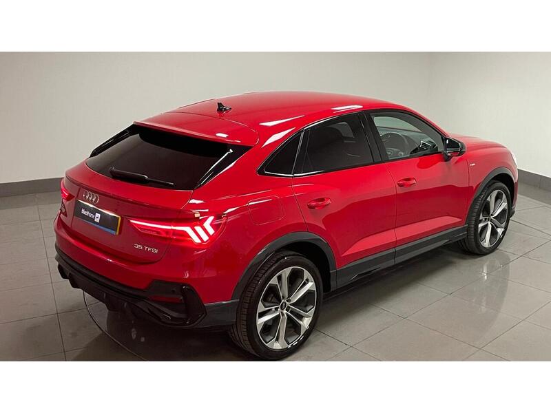 Audi Q3 TFSI CoD Black Edition - U400059120