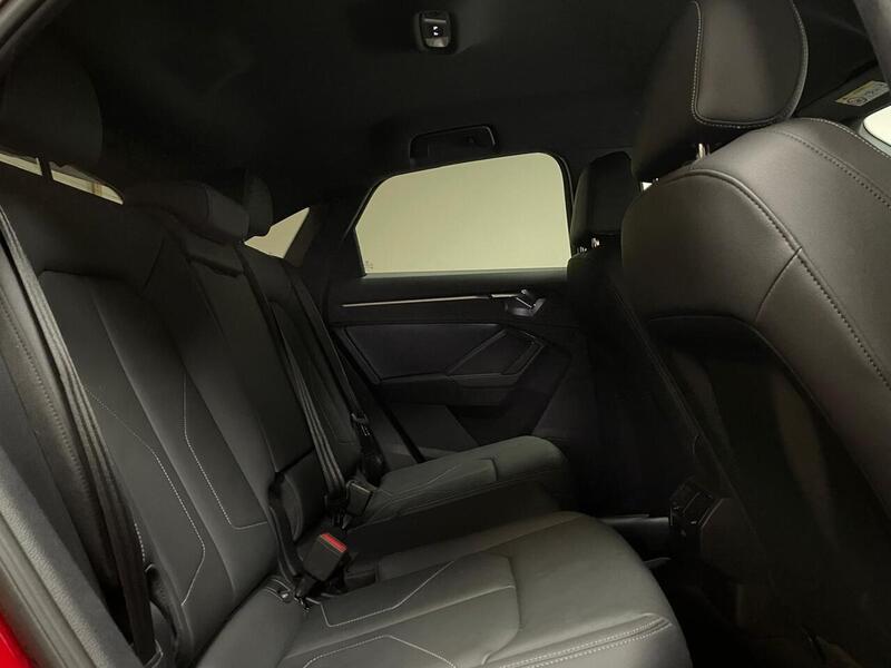 Audi Q3 TFSI CoD Black Edition - U400059120