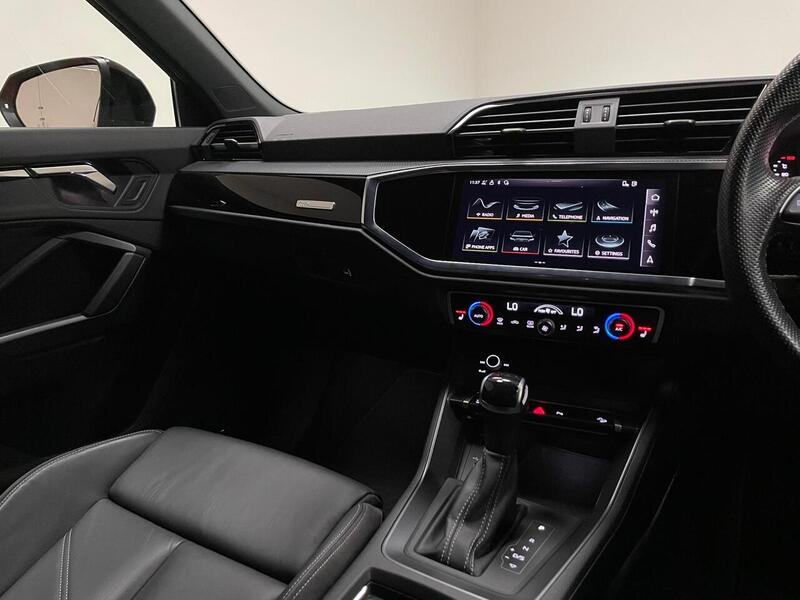 Audi Q3 TFSI CoD Black Edition - U400059120