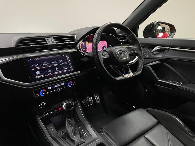 Audi Q3 TFSI CoD Black Edition - U400059120