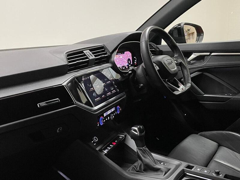 Audi Q3 TFSI CoD Black Edition - U400059120