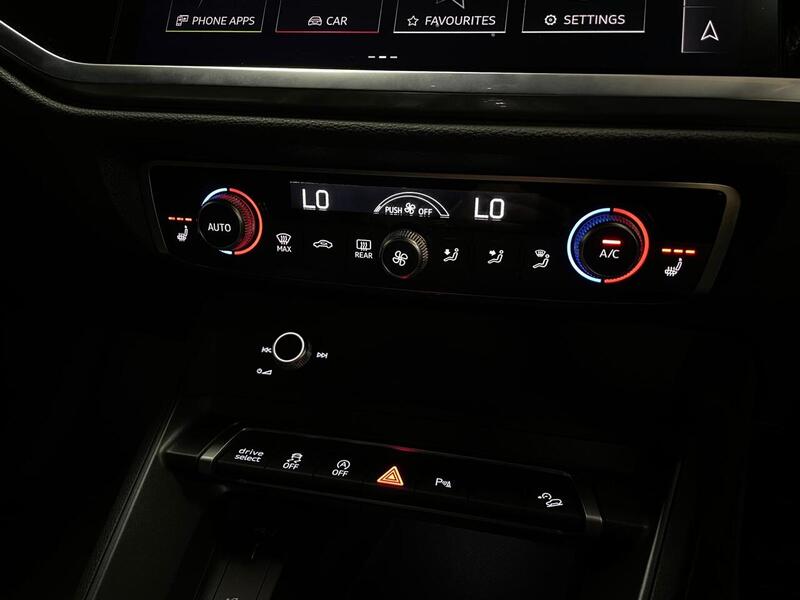 Audi Q3 TFSI CoD Black Edition - U400059120