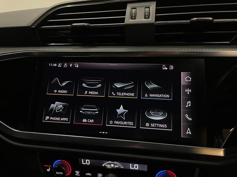 Audi Q3 TFSI CoD Black Edition - U400059120