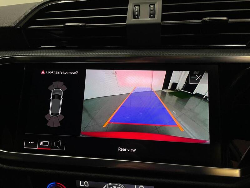 Audi Q3 TFSI CoD Black Edition - U400059120