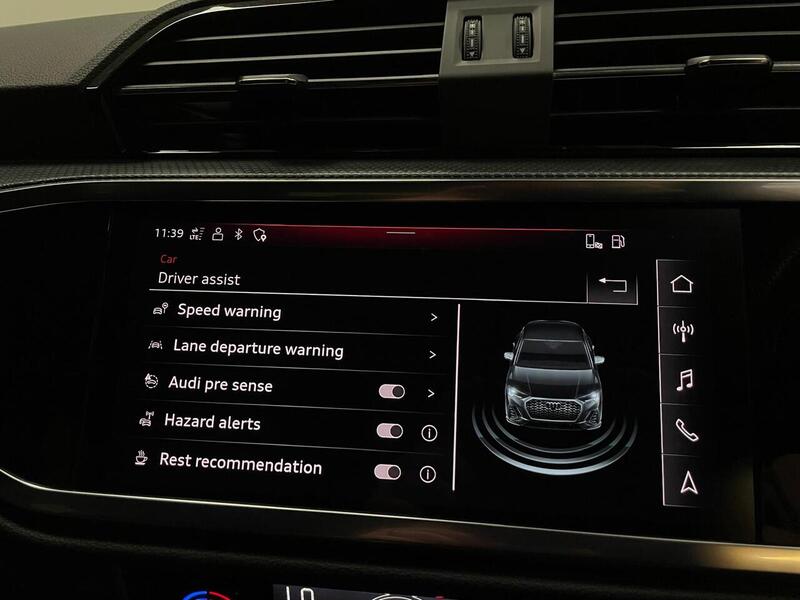 Audi Q3 TFSI CoD Black Edition - U400059120