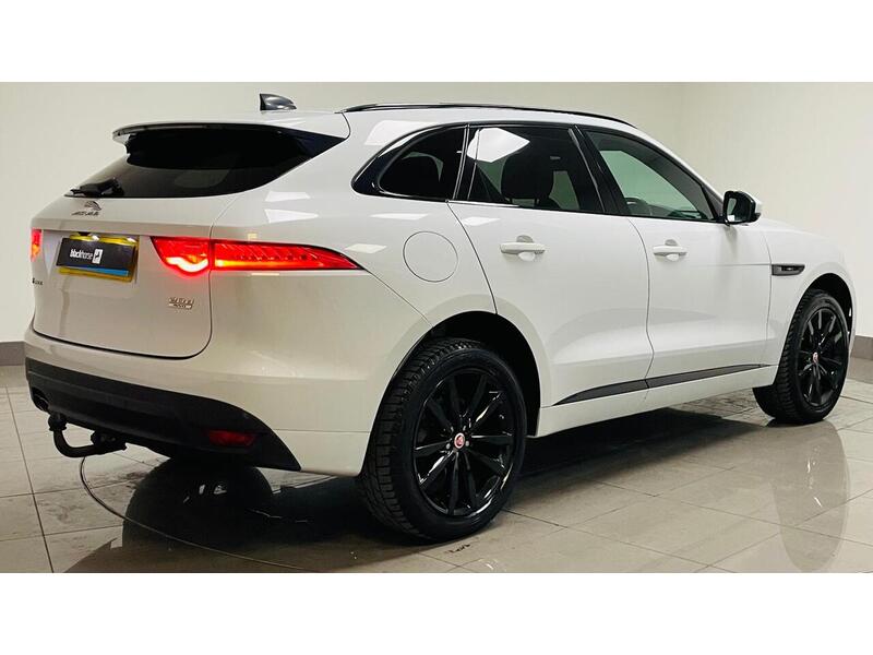 Jaguar F-PACE D180 Chequered Flag - U400059123