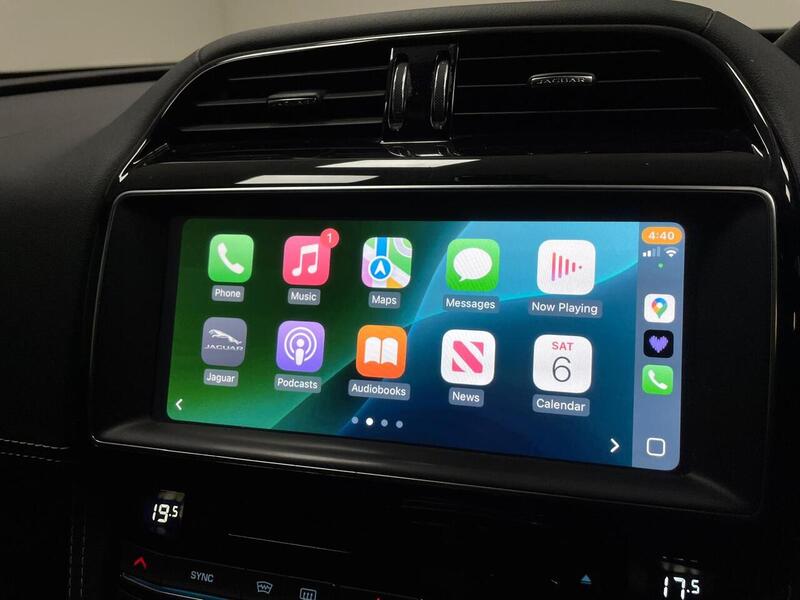 Jaguar F-PACE D180 Chequered Flag - U400059123