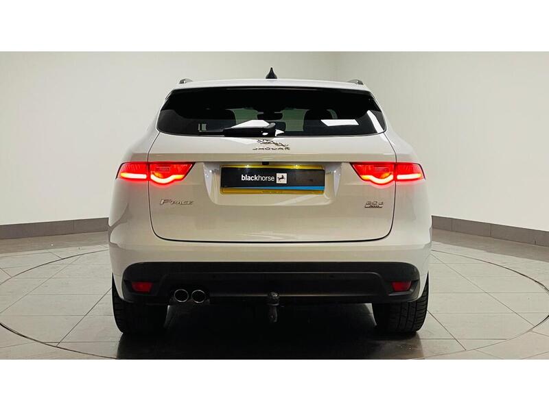 Jaguar F-PACE D180 Chequered Flag - U400059123