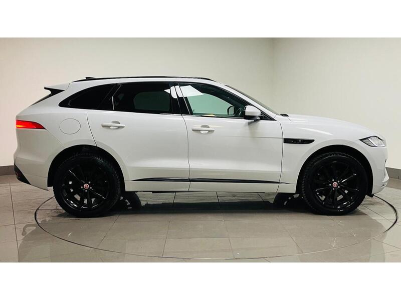 Jaguar F-PACE D180 Chequered Flag - U400059123